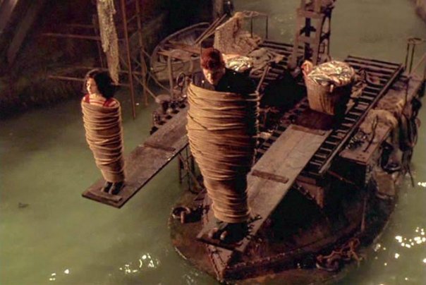 Кадры из Город потерянных детей (1995)
