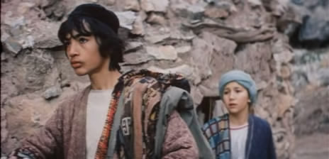Кадры из Непобедимый (1983)