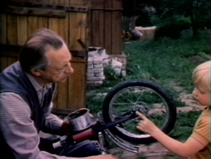 Кадры из Осторожно — Василек! (1986)