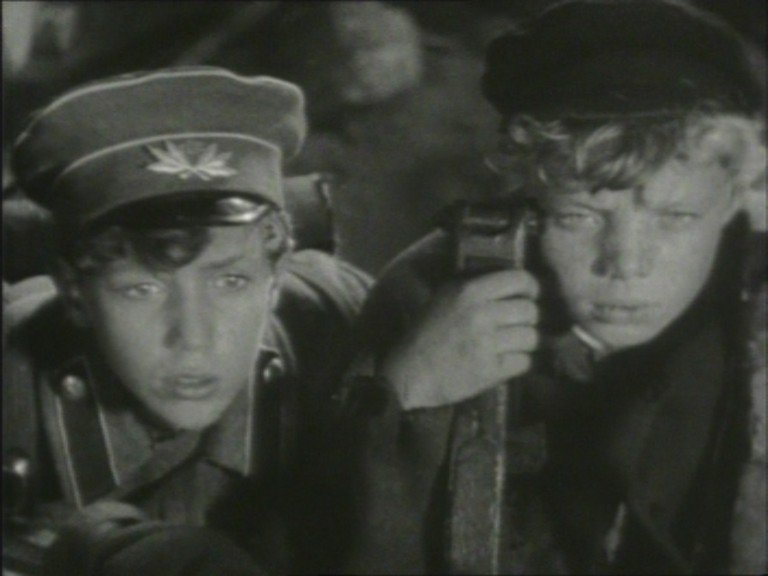 Кадры из Белеет парус одинокий (1937)