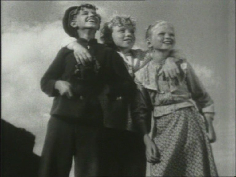 Кадры из Белеет парус одинокий (1937)