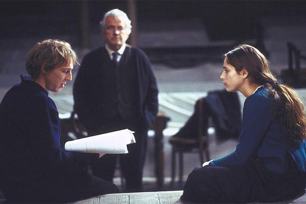 Кадры из Эстер Кан (2000)