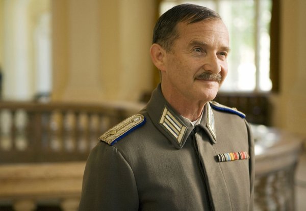 Кадры из Эйнштейн и Эддингтон (2008)