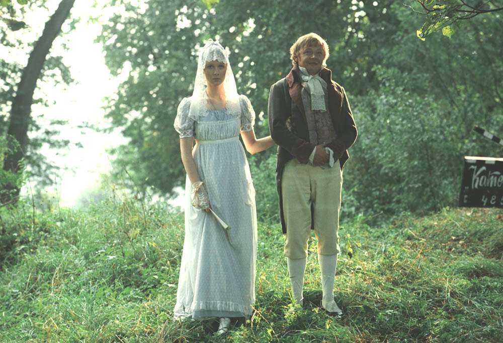 Кадры из Проделки в старинном духе (1986)