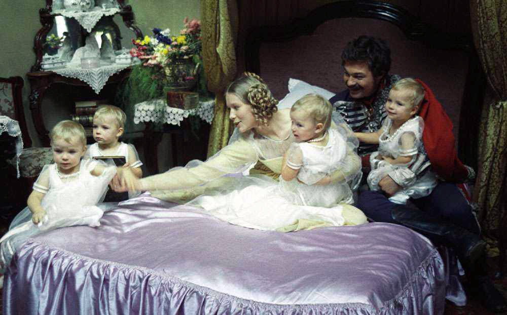 Кадры из Проделки в старинном духе (1986)