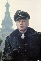 Мост слишком далеко (1977)